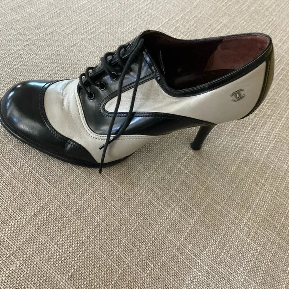 Chanel  vintage Oxford heels - Picture 6 of 6